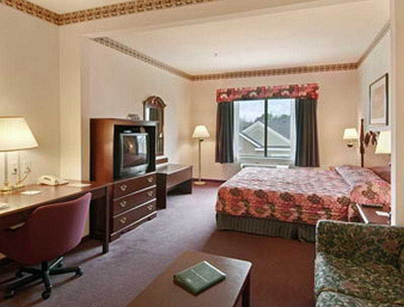 Wingate By Wyndham / Willowbrook 3*