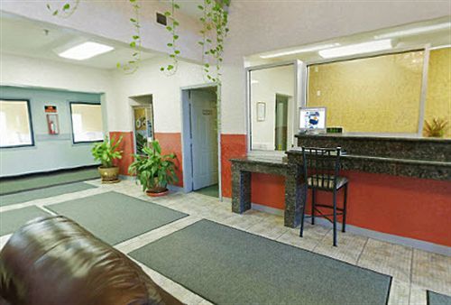 Americas Best Value And Fm 1960 Hotel 2*