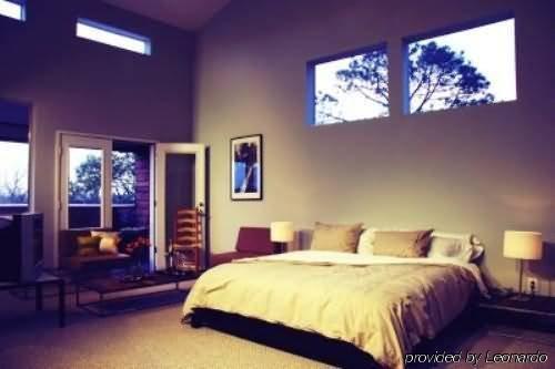 Modern 3* Houston