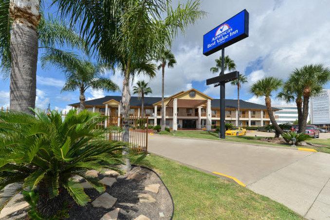 Americas Best Value Hobby Airport 3*