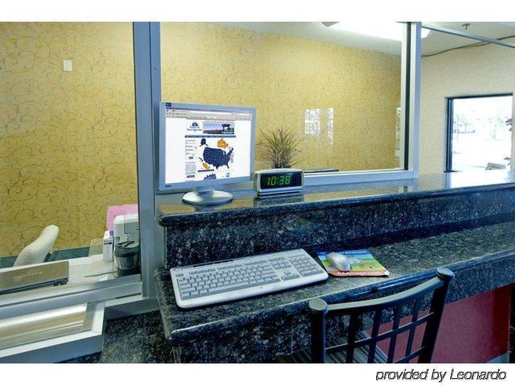 Hotel Americas Best Value And Fm 1960 2*