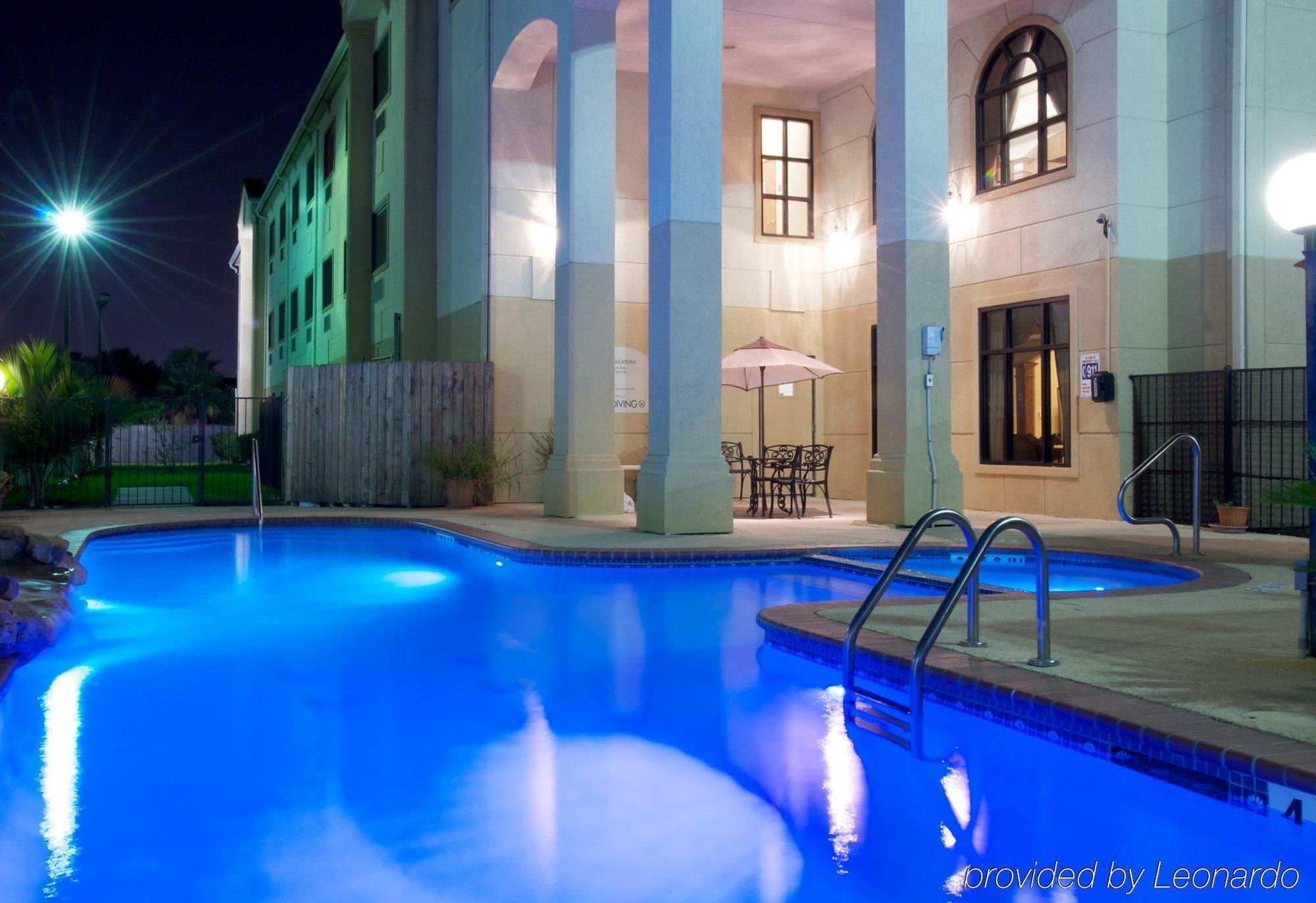 Country & By Radisson, Northwest, Tx 2*