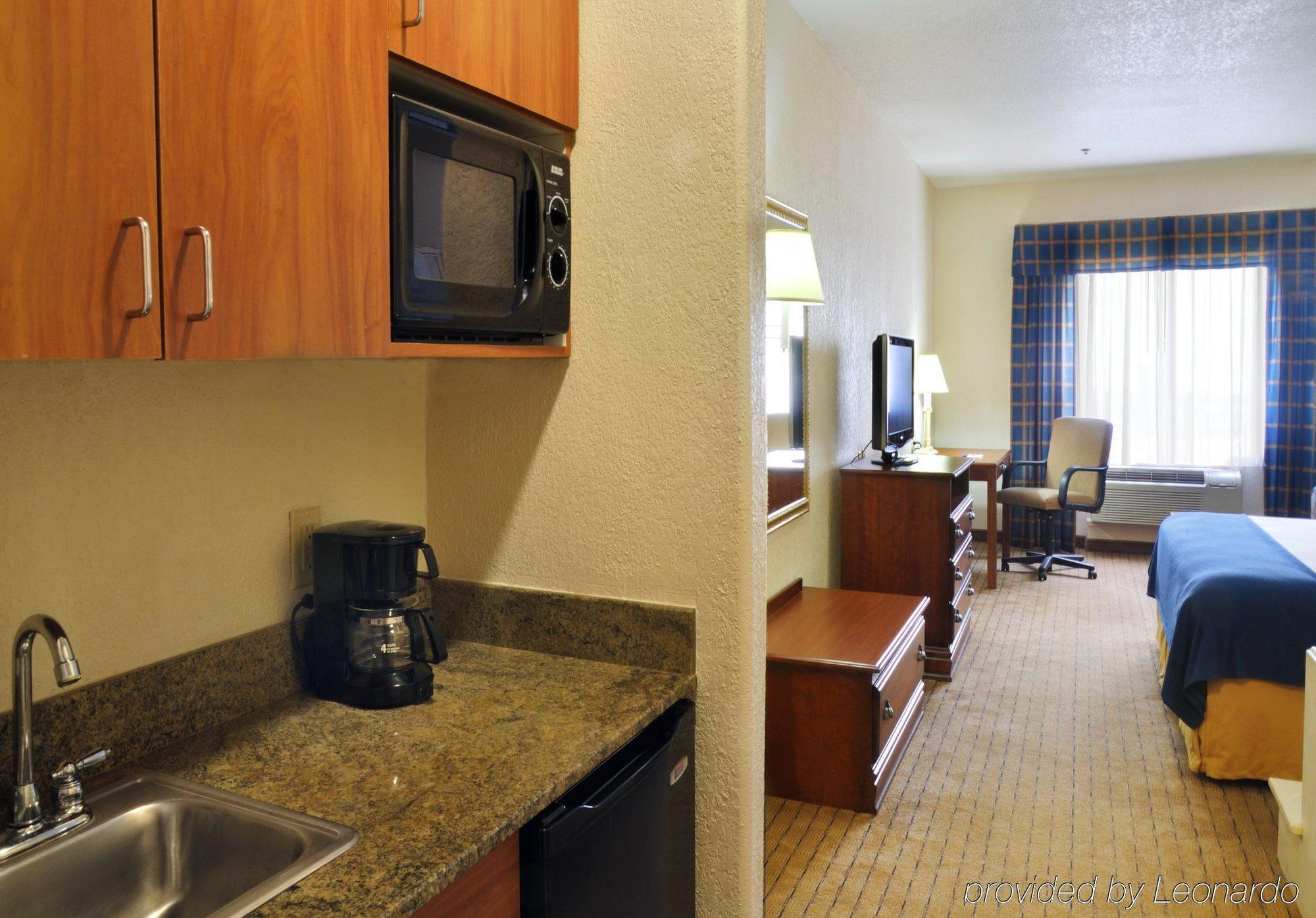 Country & By Radisson, Northwest, Tx Hotel 2*