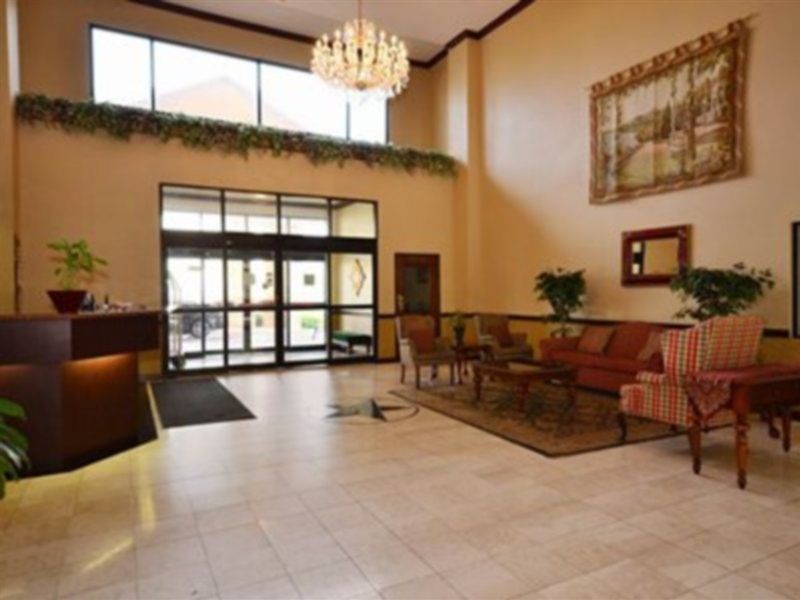 Comfort Bush Intercontinental Airport 3*