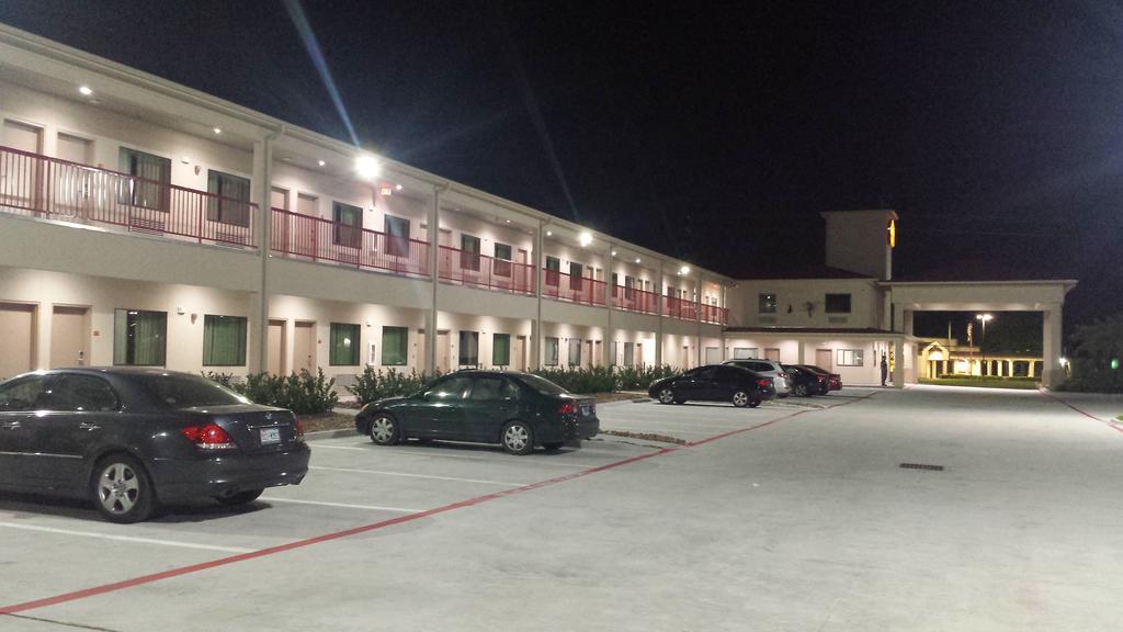 Palace 290 & Jones Rd Hotel