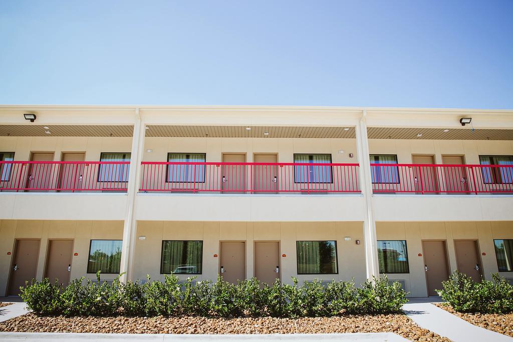 Palace 290 & Jones Rd Hotel