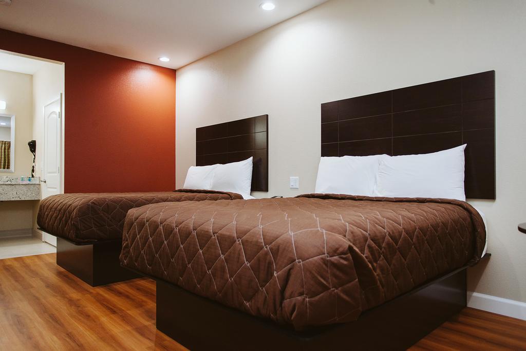 Palace 290 & Jones Rd Hotel 2*