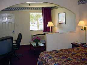 Rodeway & Hwy 290 Nw Hotel 2*