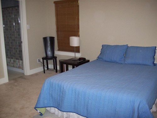 Modern Bed & Breakfast Houston