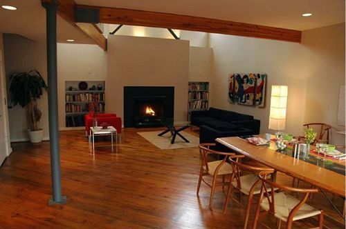 Bed & Breakfast Modern Houston