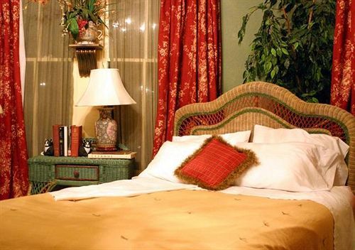 Robin's Nest Bed & Breakfast