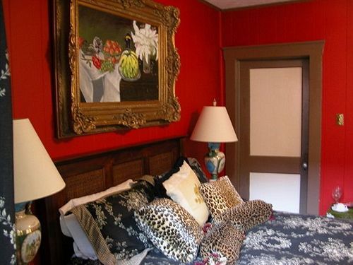 Robin's Nest Bed & Breakfast 3*