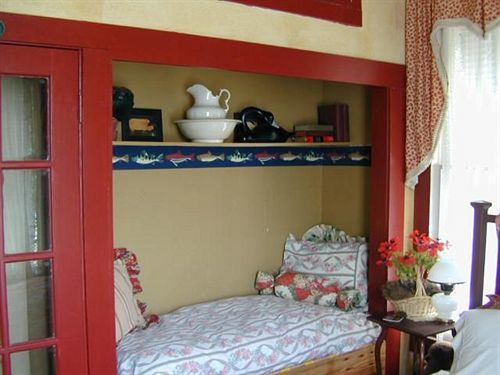 Robin's Nest Bed & Breakfast