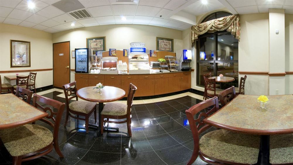 Holiday Express & - Memorial Park Area By Ihg Hotel 3*