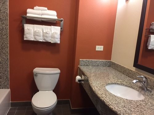 Restwell & I-45 North Hotel 3*