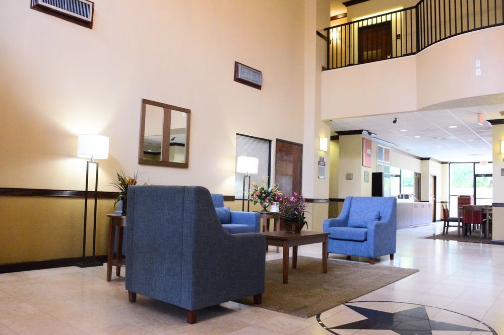 Hotel Comfort Bush Intercontinental Airport 3*