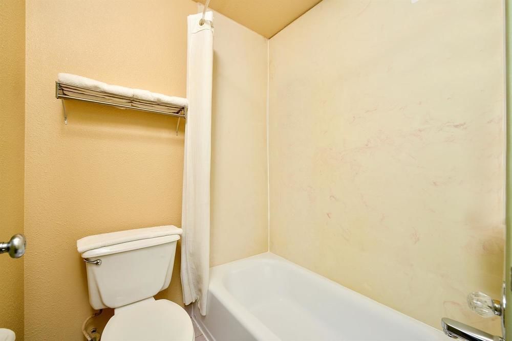 Americas Best Value Hobby Airport Motel 3*