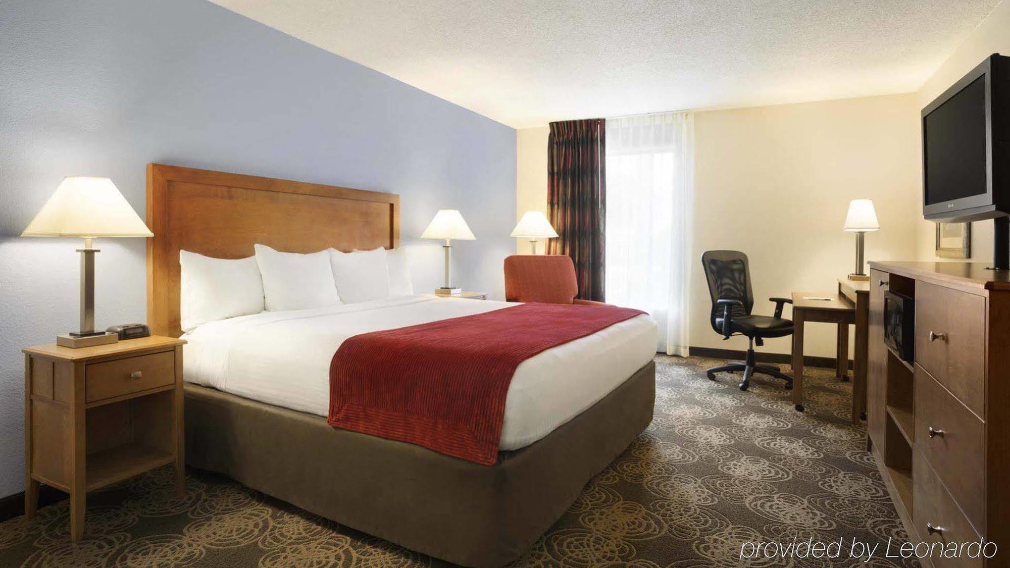 Red Lion Intercontinental Airport Hotel 3*