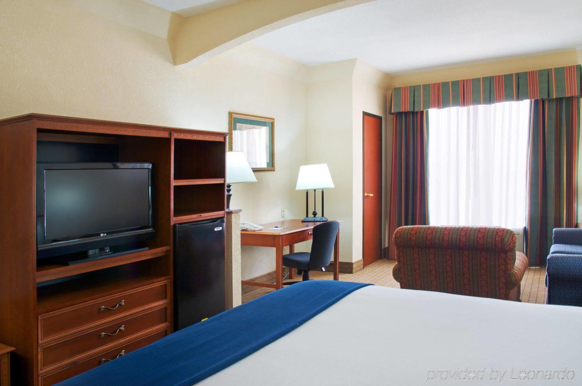 Holiday Express & - Memorial Park Area By Ihg Houston