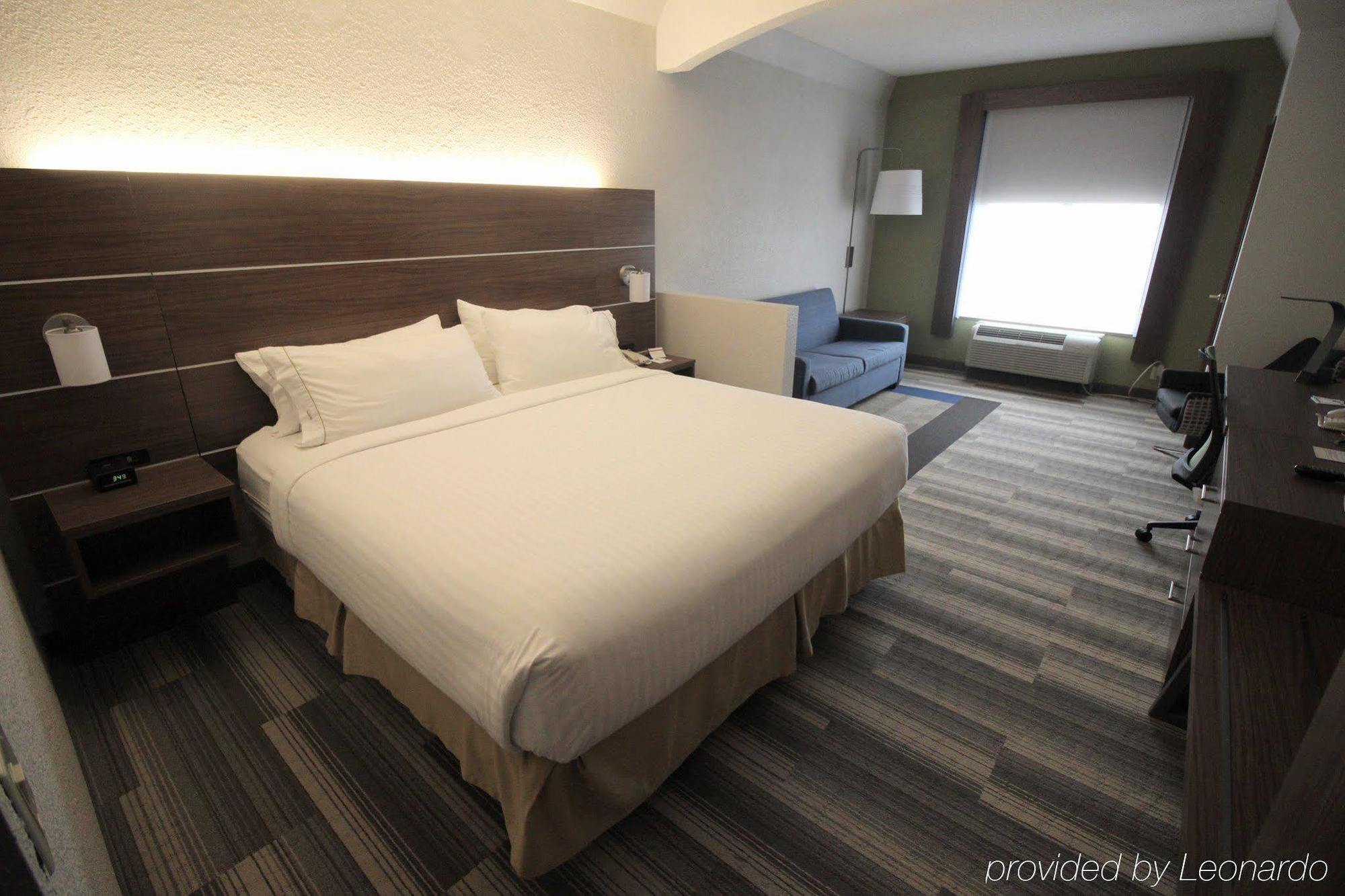 Holiday Express & - Memorial Park Area By Ihg Hotel Houston