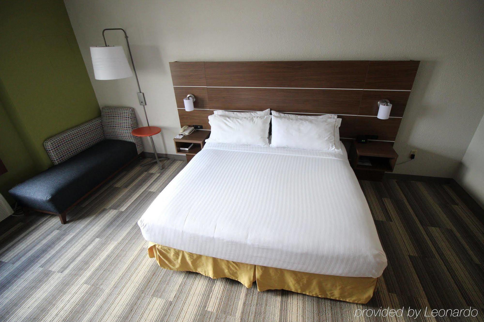 Holiday Express & - Memorial Park Area By Ihg Houston