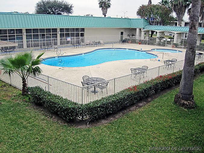 Hotel 6 - I-10 East 3*