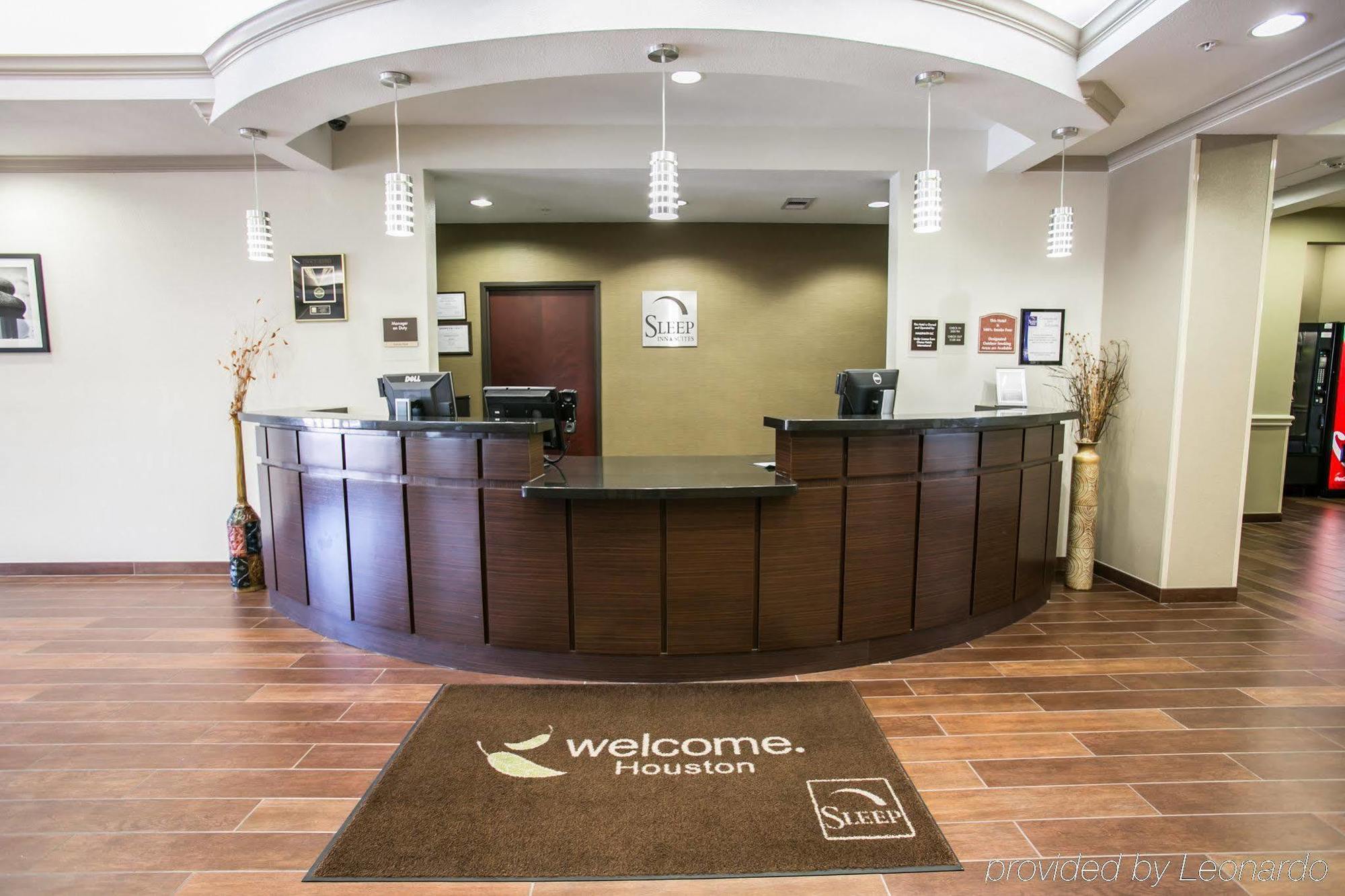 Hotel Restwell & I-45 North Houston