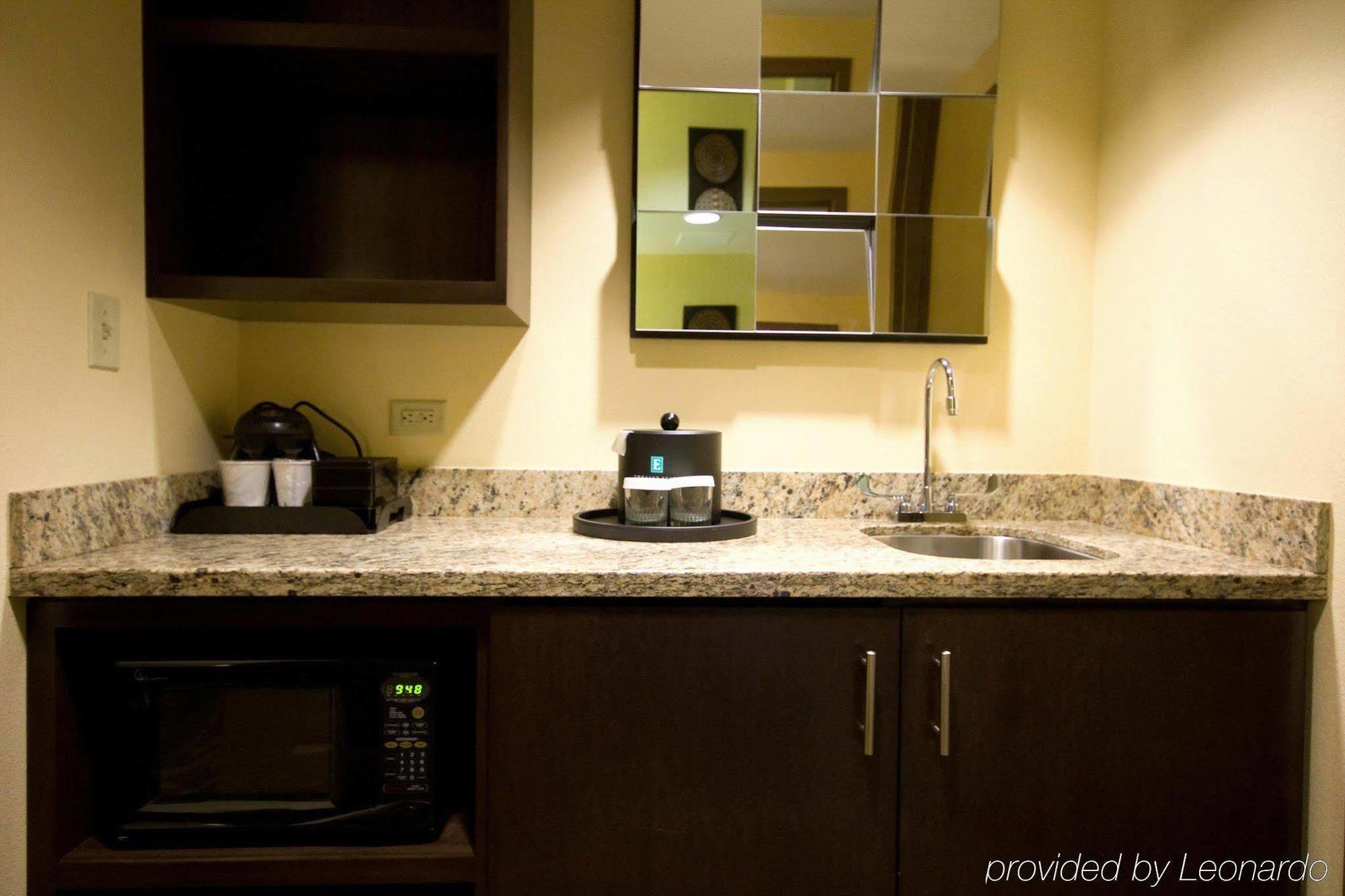 Hotel Embassy By Hilton Houston-energy Corridor 4*