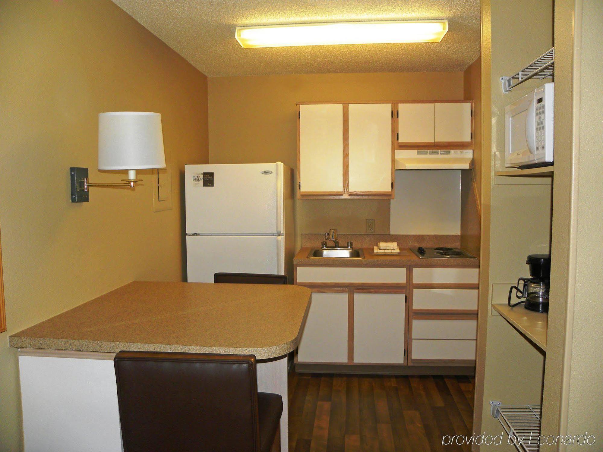 Hotel Extended America - - Willowbrook 2*