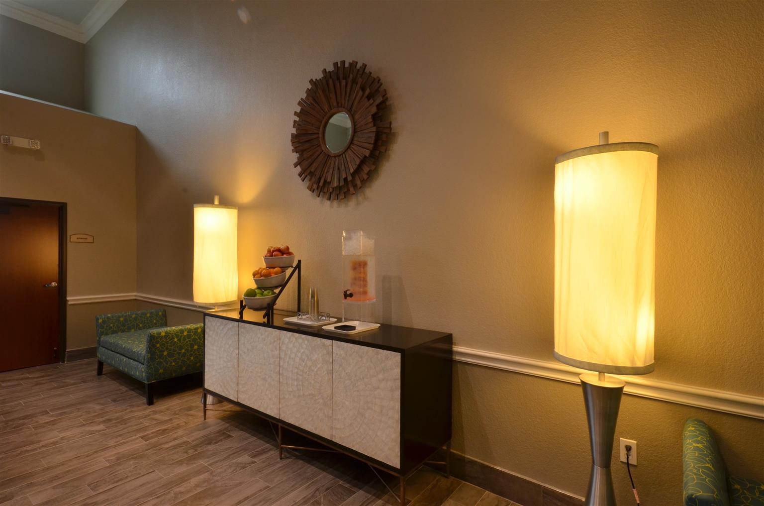 Best Western Galleria &