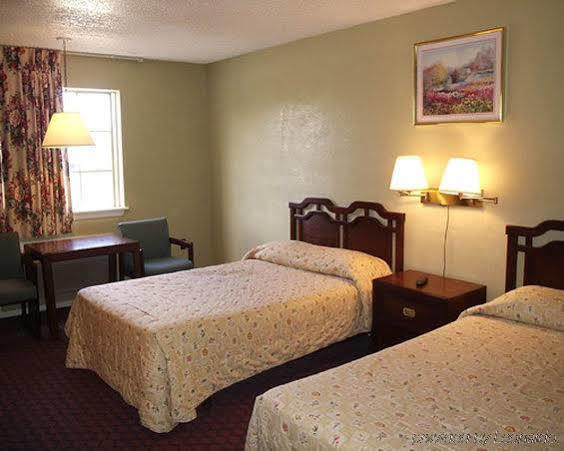Motel Red Carpet Hornwood Drive *