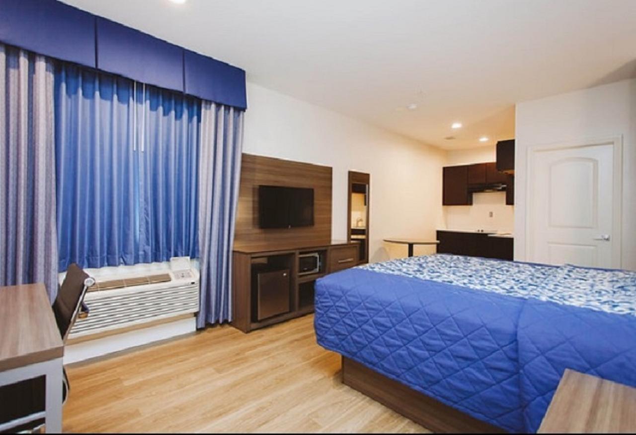 Hotel Palace Hobby Airport