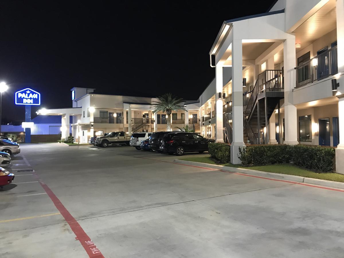 Palace Hobby Airport Hotel
