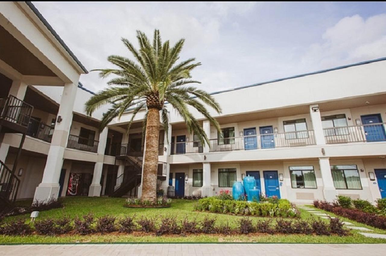 Hotel Palace Hobby Airport *