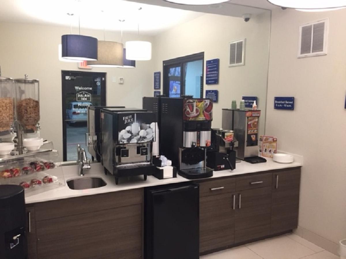 Palace Hobby Airport *