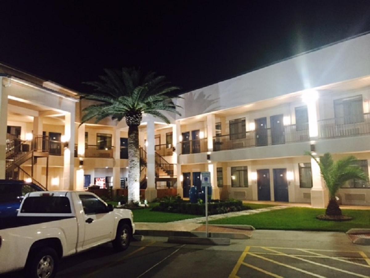 Palace Hobby Airport Hotel