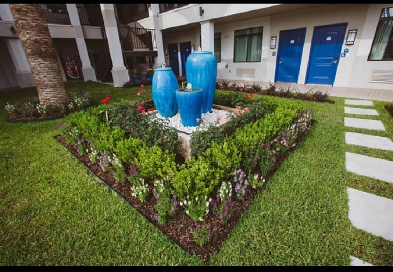 Hotel Palace Hobby Airport *