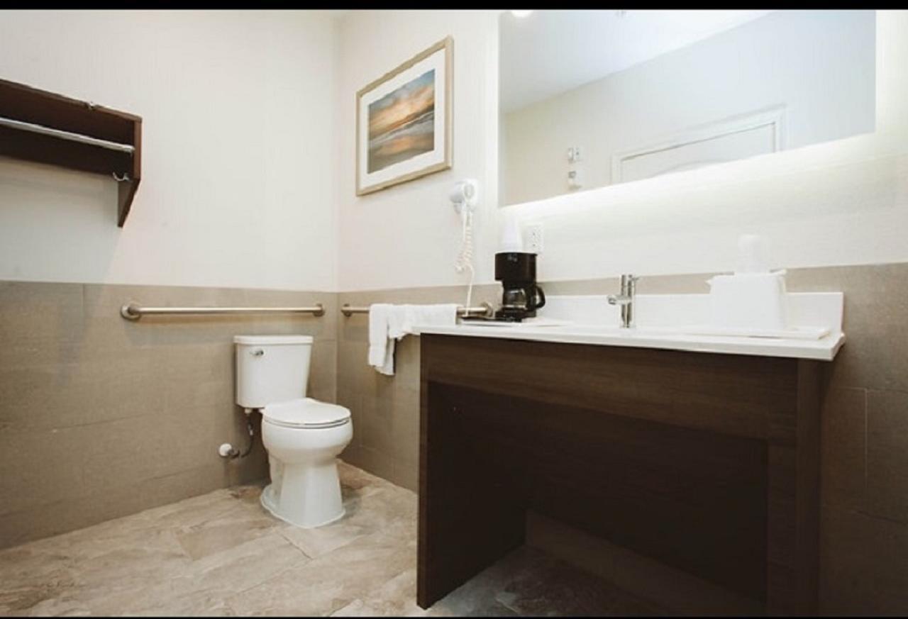 Hotel Palace Hobby Airport