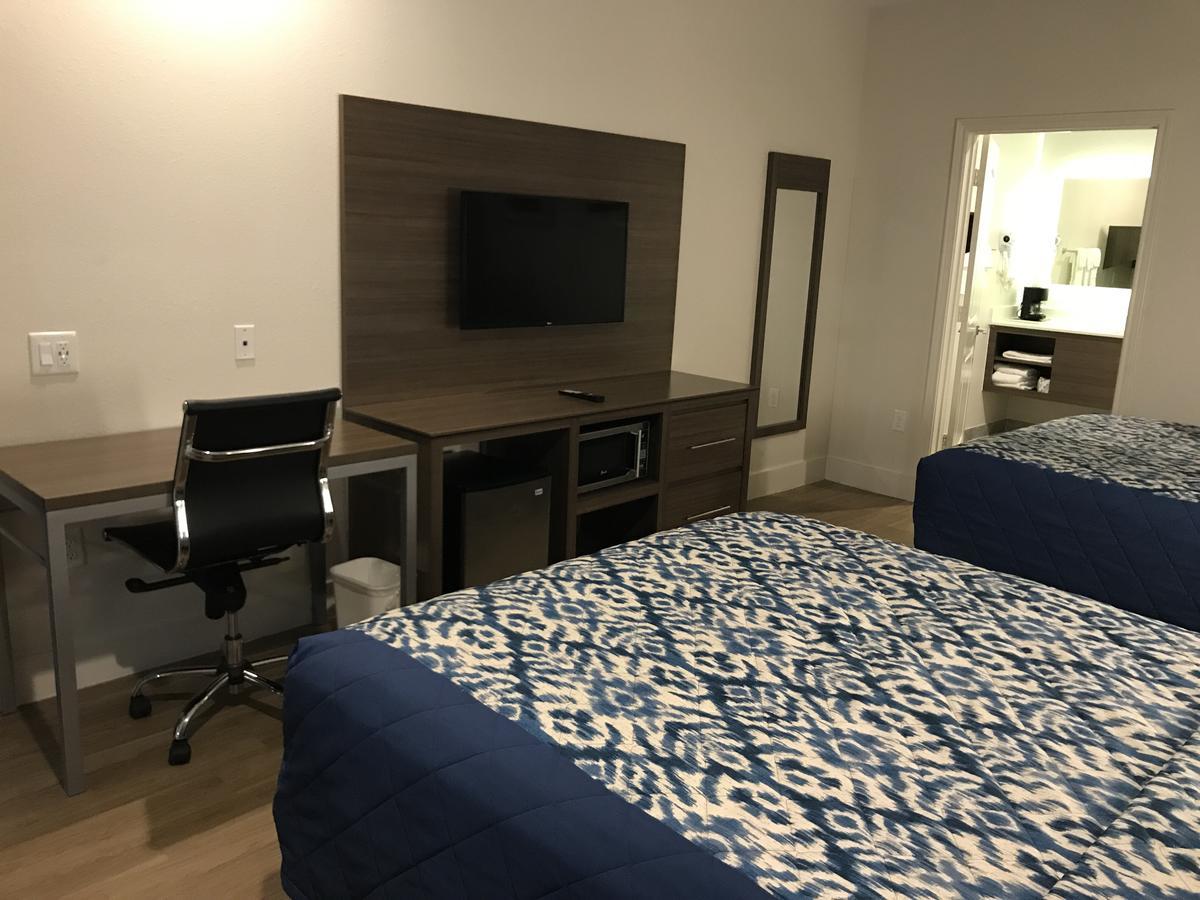 Palace Hobby Airport * Houston
