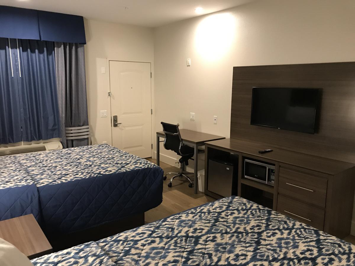 Hotel Palace Hobby Airport