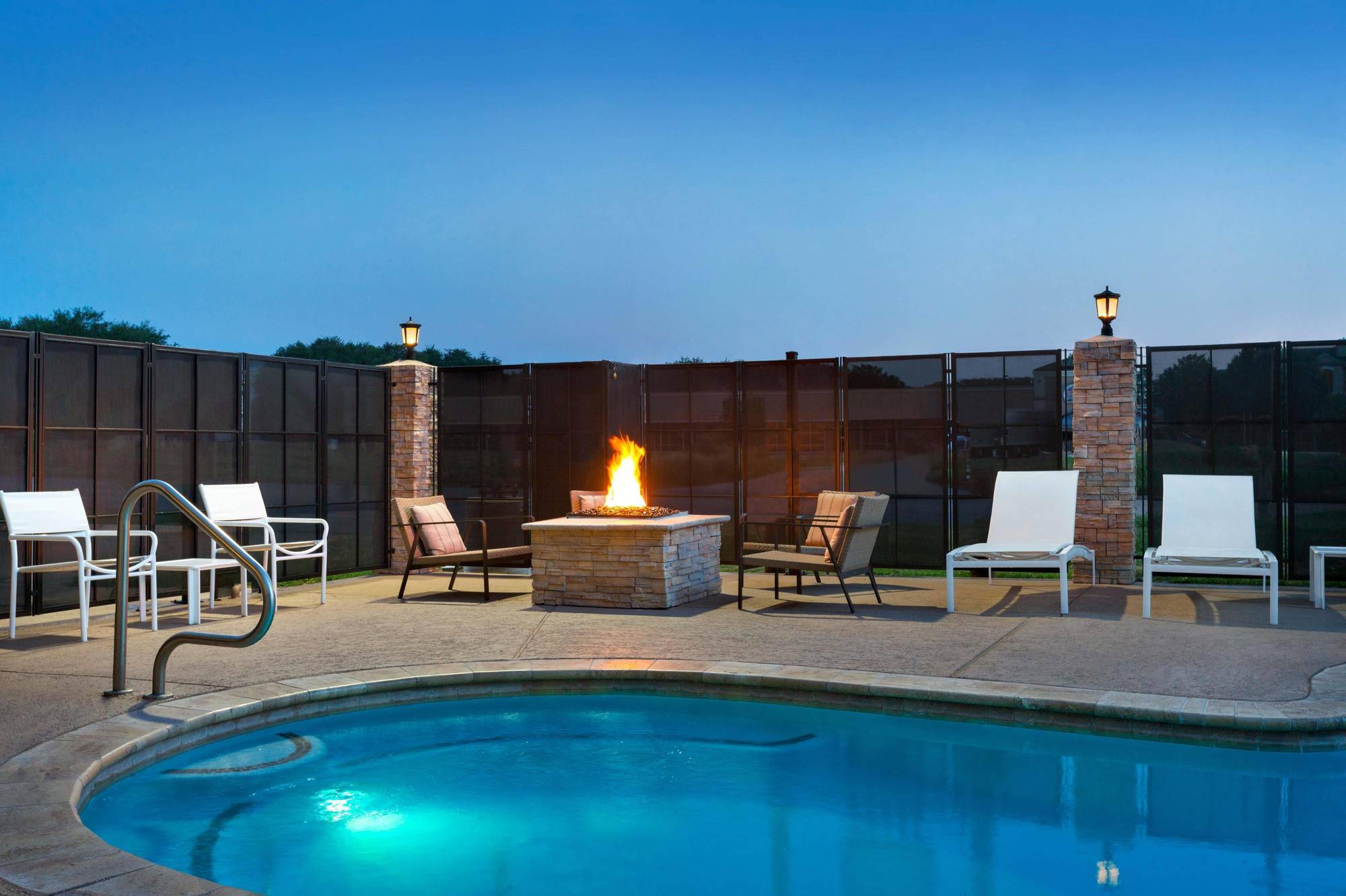 Country & By Radisson, Northwest, Tx Hotel 2*