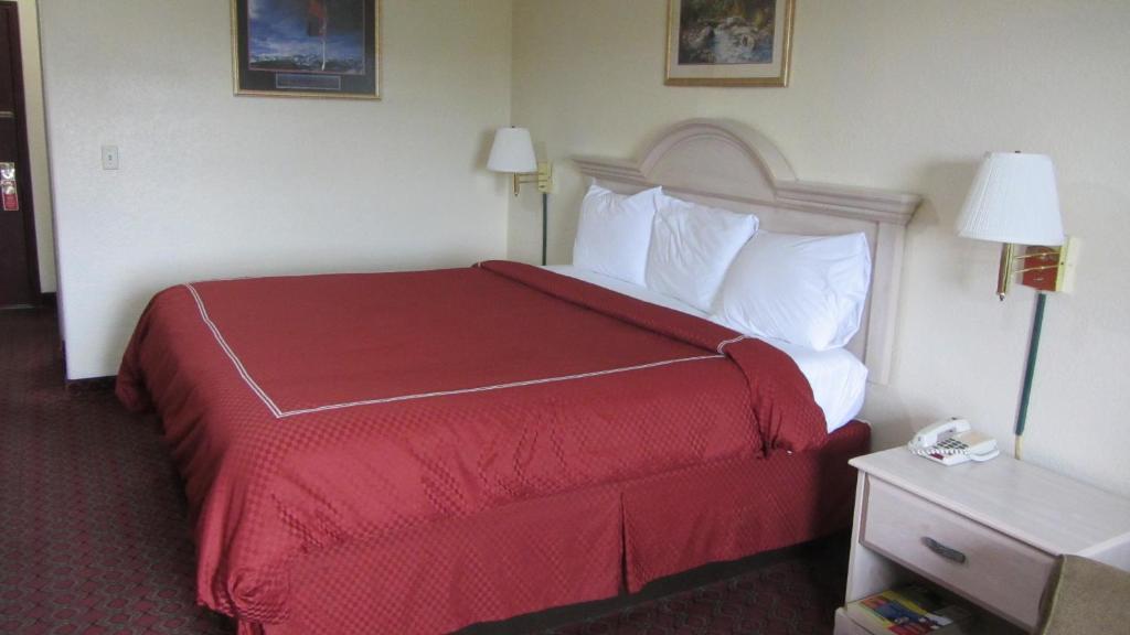 Americas Best Value And Fm 1960 Hotel