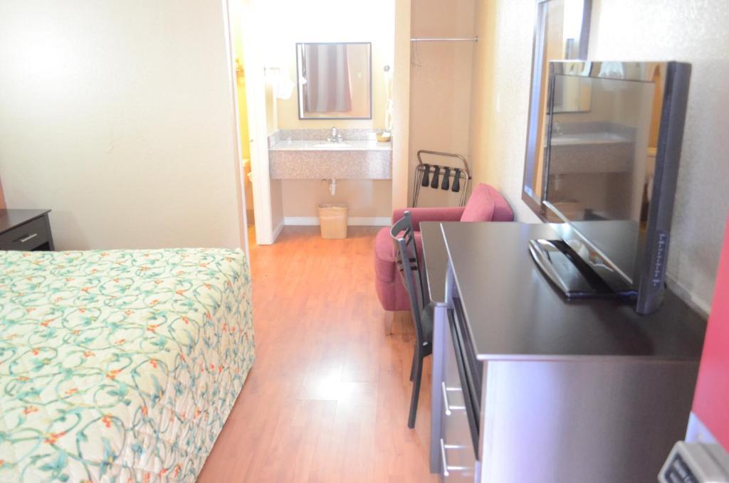 Bear Creek Motel 2*