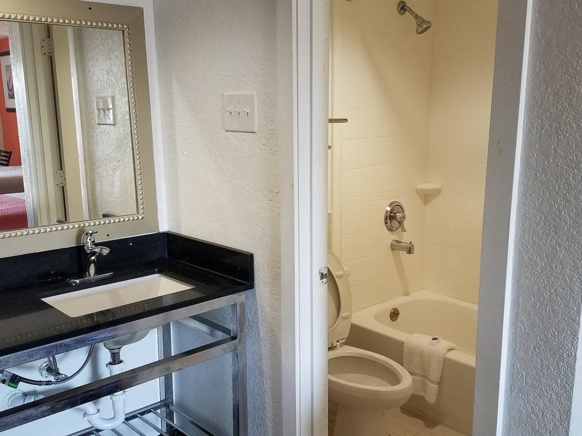 6-houston, Tx - Brookhollow Hotel