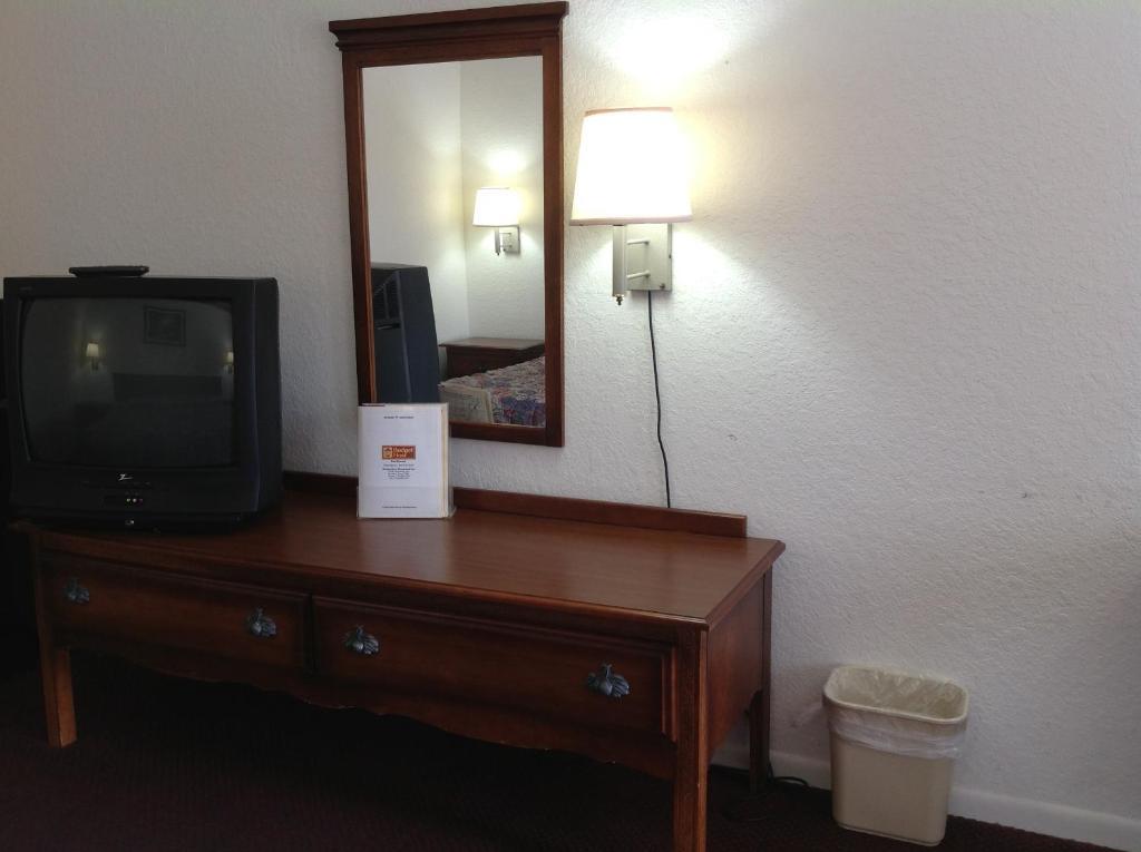 Motel Budget Host Hempstead Brookhollow/energy Corridor