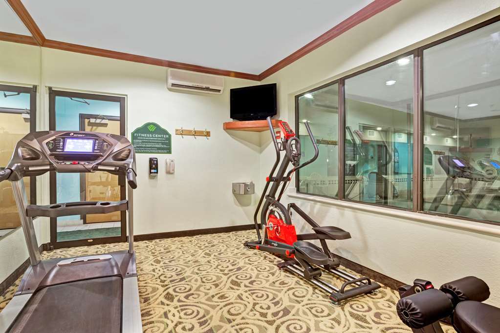 Wingate By Wyndham / Willowbrook Hotel 3*