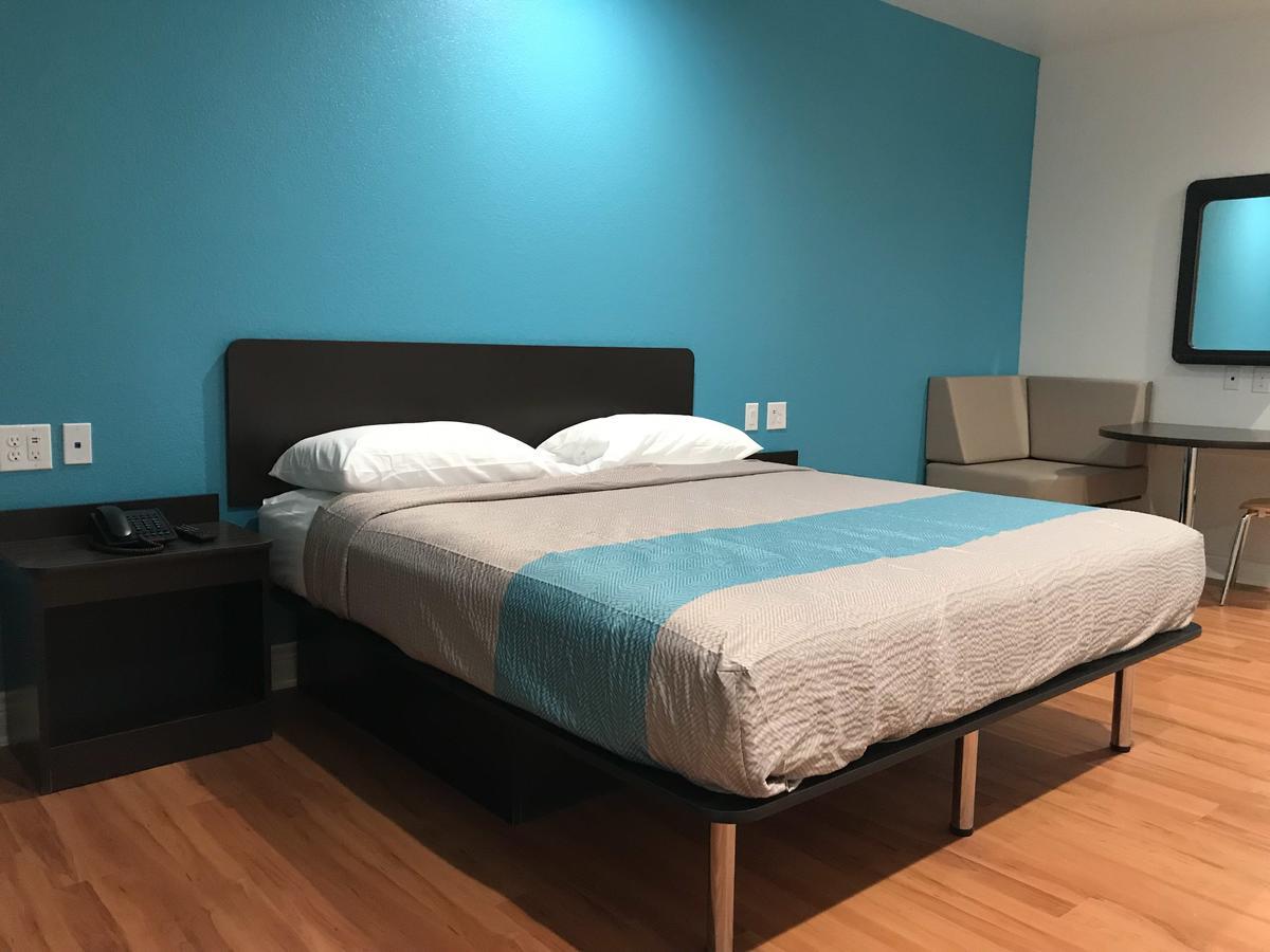 6-houston, Tx - North Hotel