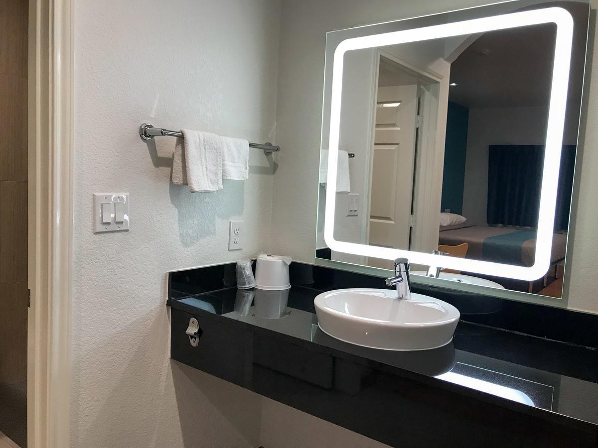 6-houston, Tx - North Hotel