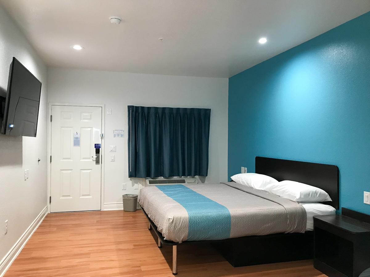 Hotel 6-houston, Tx - North Houston