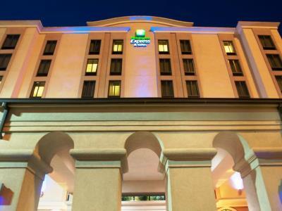 Holiday Express & - Memorial Park Area By Ihg Hotel Houston